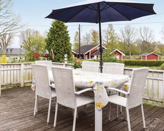 2 Bedroom Beach Front Home In Listerby - Ronneby - Terasa
