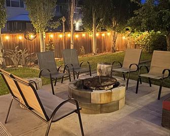 Beautiful and spacious lower unit - Chestermere