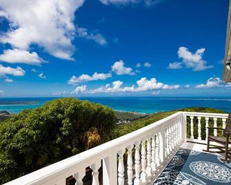 Newly Renovated! Villa Paradis ~ The Perfect Jungle Escape. - Lower Prince’s Quarter - Balcony