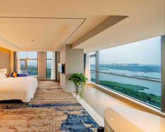 Holiday Inn Express Linyi Riverside By IHG - Linyi - Bedroom