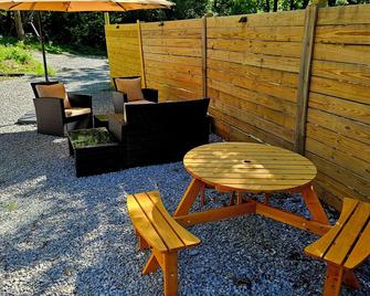 The Tuck - Lexington - Patio