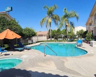 Garden Inn and Suites Fresno - Fresno - Svømmebasseng