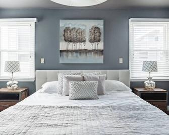 Wonderful Home in the city - Walk to everything - שרלוט - חדר שינה