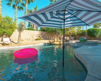Luxury Resort Style Living w Pool & Jacuzzi - Indio - Pileta