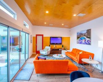Karlisa Centrally Located - Palm Springs - Living room