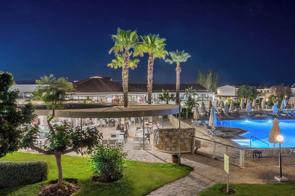 Golden Coast Hotel & Bungalows