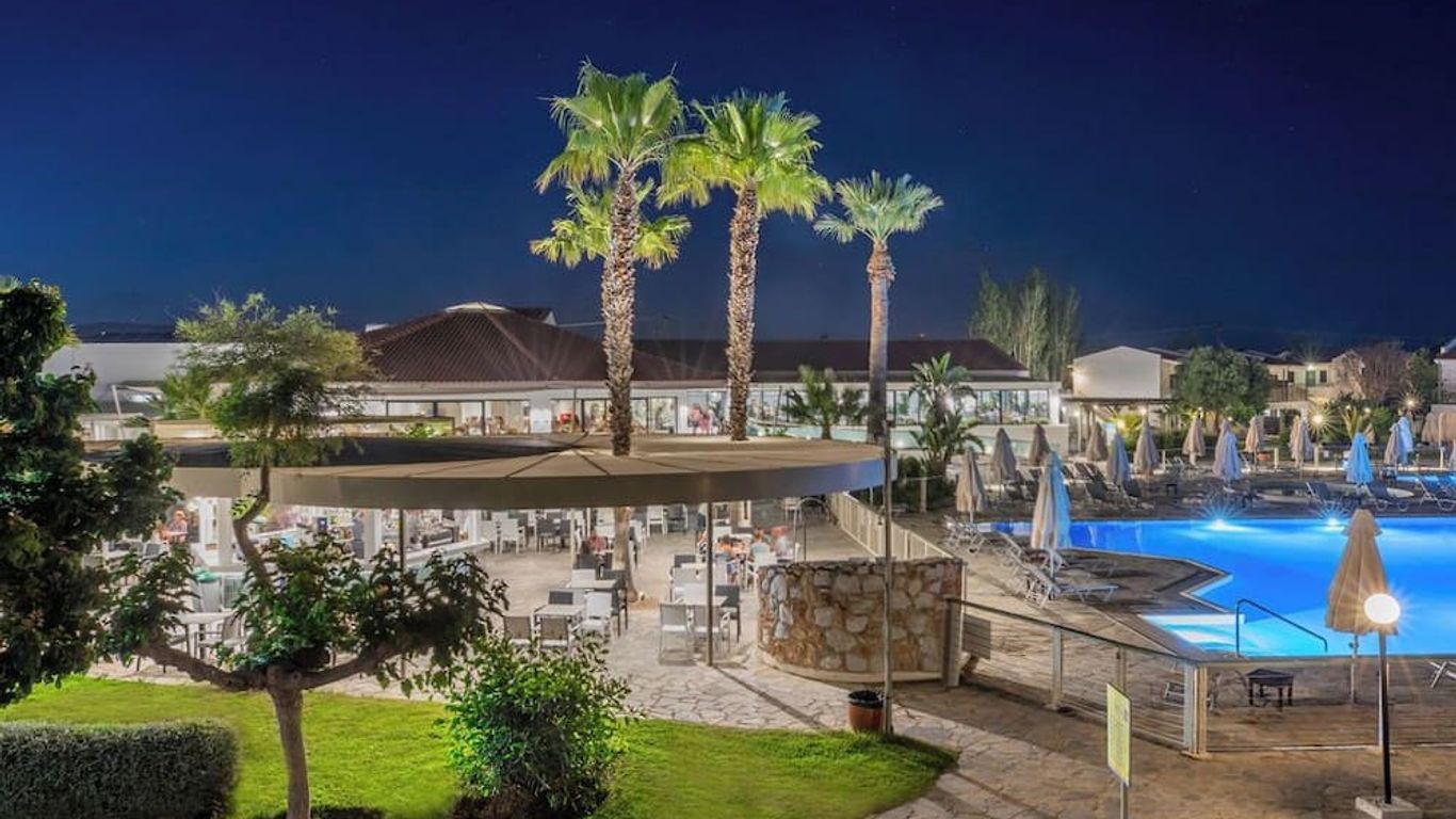 Golden Coast Hotel & Bungalows