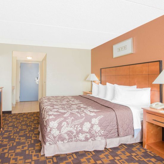 Bedroom view of Days Inn by Wyndham Gettysburg