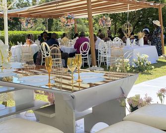 Babblers Park - Migori - Sala de banquetes