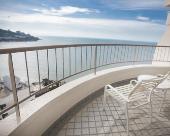 Rainbow Paradise Beach Resort - George Town - Balcony