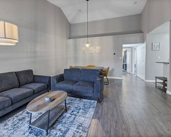 Superhost 5 Star Service With 2 Bedrooms - Spring Valley - Sala de estar