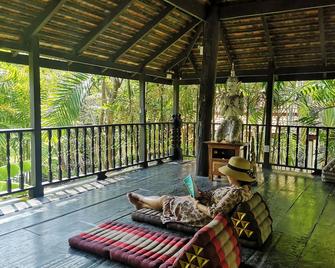 Suwannatara Resort - Doi Saket - Balcón