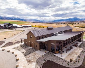 Sage Lodge - Emigrant - Building