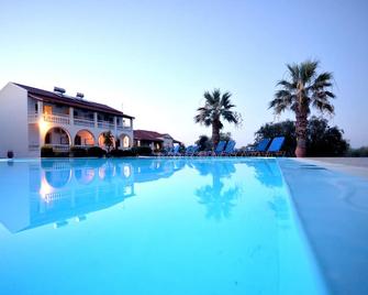 Stefanos Resort - Messonghi - Piscina