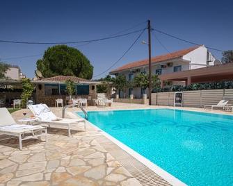 Ionian Breeze Apartments - Kavos - Basen