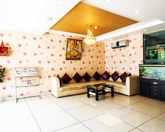 Hotel Deep Continental - Azamgarh - Lobby