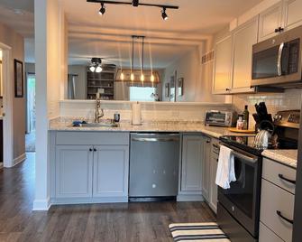 Luxurious and spacious townhome with all necessary amenities awaits your stay. - Middletown - Küche
