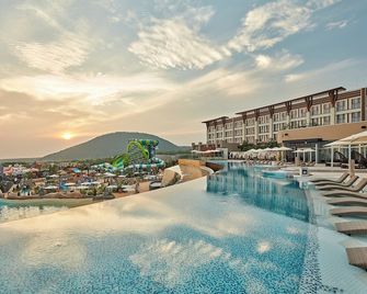 Shinhwa Jeju Shinhwa World Hotels - Seogwipo - Pool