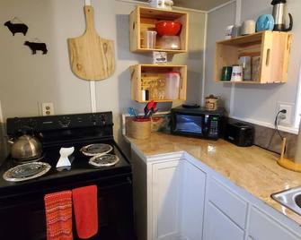 805C Mobile Home for Work or Short Stays - West Monroe - Kitchen