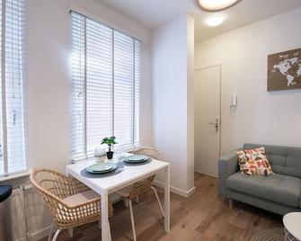 Charming beach getaway - The Hague - Dining room