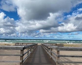 Amazing Lake Superior view from Ridge Road w/2 car heated garage, pet friendly - Grand Marais - Playa