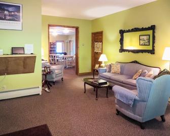 Bayside Inn & Marina - Cooperstown - Living room