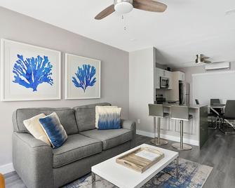 Ultra Modern Apartment By The Beach - Hollywood - Living room