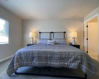 Updated Rancher near shopping & restaurants - Spokane - Bedroom