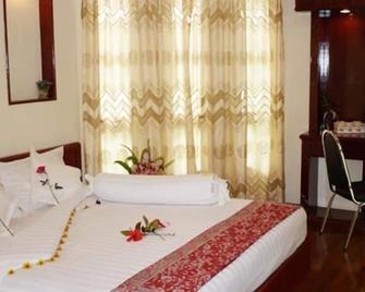Hsaung Thazin Hotel - Nay Pyi Taw - Schlafzimmer
