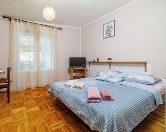 Apartment Ivan - Karlobag - Bedroom