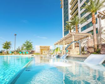 شقق بيركلي، لاس فيغاس - لاس فيغاس - حوض السباحة