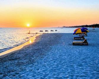 The Josette Room - Biloxi - Beach