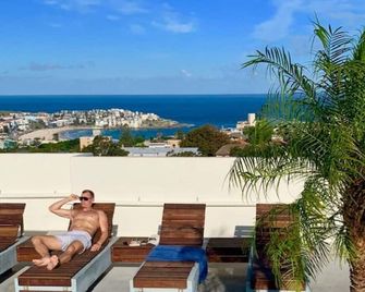 Bondi Beach Break Fab Studios - roof top pool excellent monthly rates - Bondi - Balcón