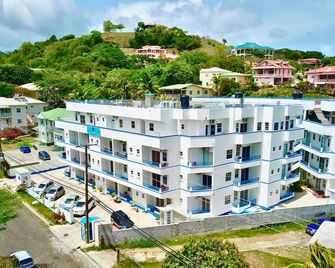 Blue Star Apartments & Hotel - Lance aux Épines - Edificio