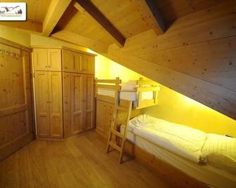 Chalet Lucky Exclusive by Livigno Accomodation - Livigno - Bedroom