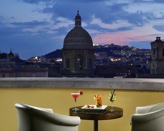 Una Hotels Napoli - Naples - Balcony