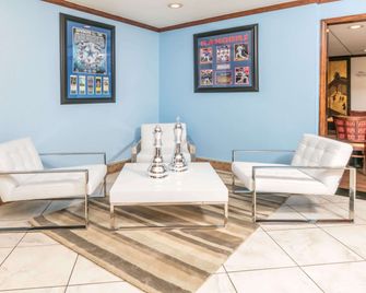 Baymont by Wyndham Arlington At Six Flags Dr - ארלינגטון - סלון