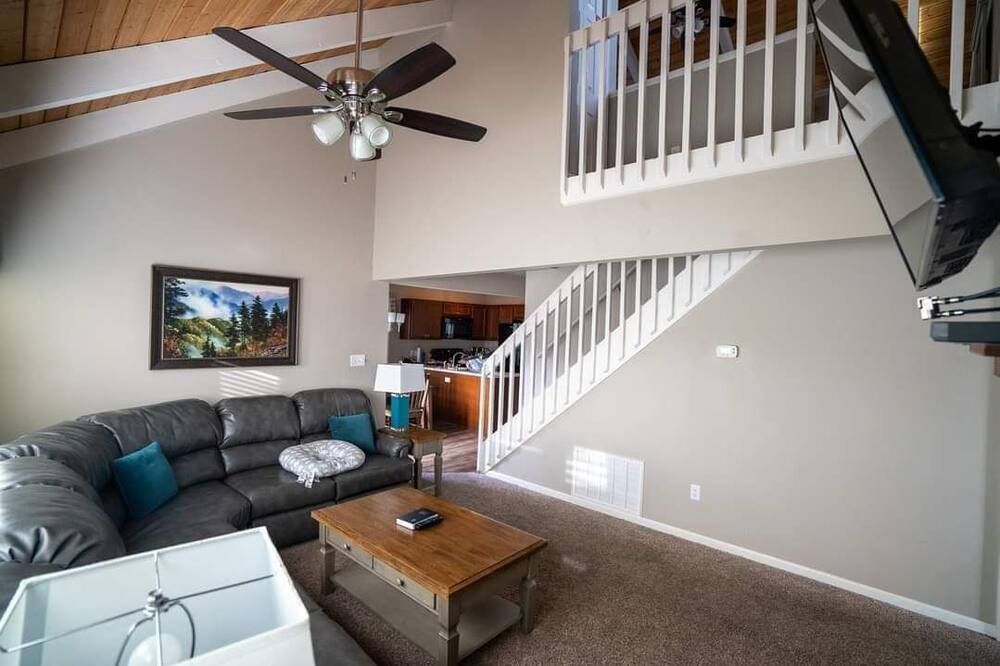 Treetops Resort Lofts-Smokey Mtns/Gatlinburg...King Suite,queen Bedroom 2 Twin - גאטלינברג - סלון