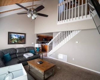 Treetops Resort Lofts-Smokey Mtns/Gatlinburg...King Suite,queen Bedroom 2 Twin - Gatlinburg - Stue