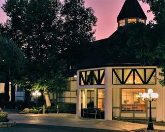 Vinland Hotel and Lounge - Solvang - Building