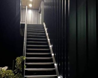 2br, Views, Spacious, Luxury, New Home - 惠斯勒 - 階梯