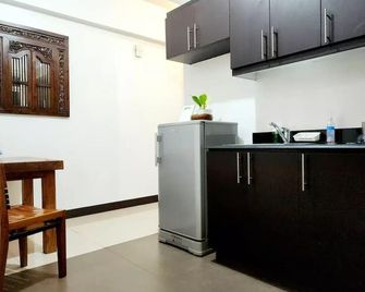 Cozy Studio in Taguig w pool/gym Wi-Fi Netflix 7M - Manila - Kitchen