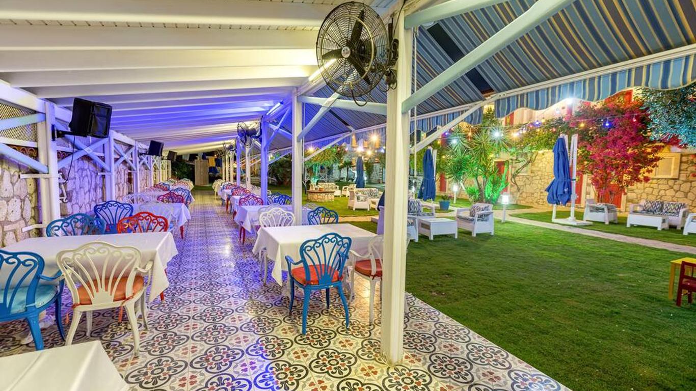 Alaroof Hotel