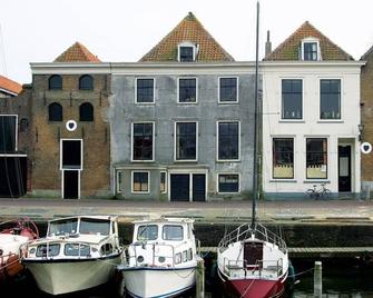 Comfortable Stay with Breakfast and Parking Near Brielle’s Old Town! - Brielle - Gebäude