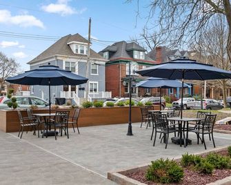 Upscale King Bed Suite Ada With Free Parking - Pittsburgh - Patio