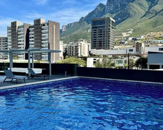 Tu mejor opción: precio accesible y a metros del Consulado de EE.UU. - Santa Catarina - Piscina