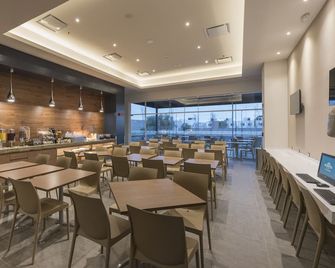 Microtel Inn & Suites by Wyndham Irapuato - Irapuato - Restaurant
