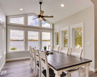 Pearl Lake Retreat with Dock and Stunning Views! - Detroit Lakes - Essbereich