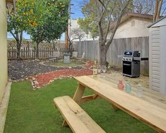 Destination Lodi - Lodi - Patio