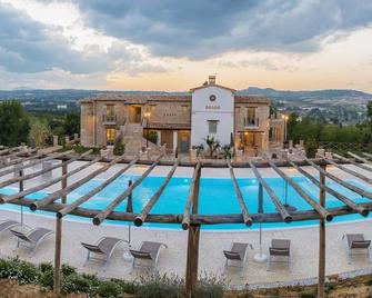 Country residence, 10 bedrooms and 10 bathrooms, salt water pool, panoramic. - Alba Adriatica - Piscine